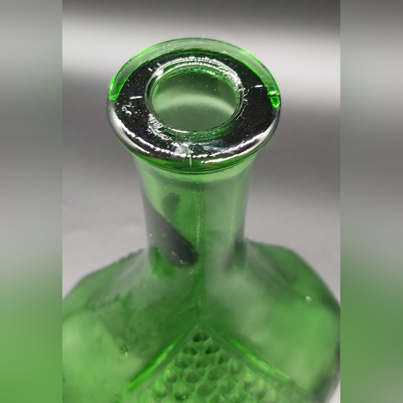 MCM emerald green empoli diamond cut genie bottle - Picture 6 of 7